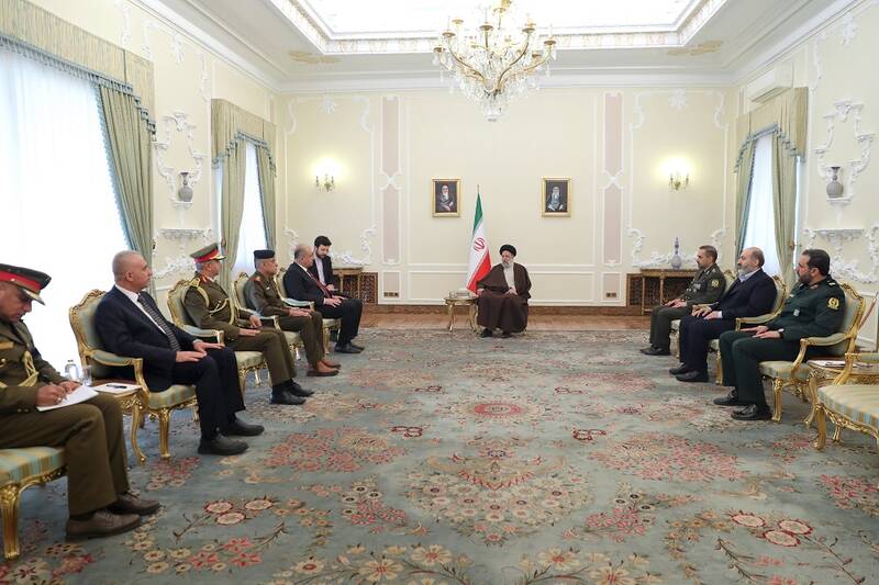 رئیسی: عراق نباید محل توطئه یا تهدید علیه همسایگان خود قرار گیرد/ قدردانی وزیر دفاع عراق از حمایتهای کامل ایران در دوران تهاجم بیگانه و عوامل داعشی آنها