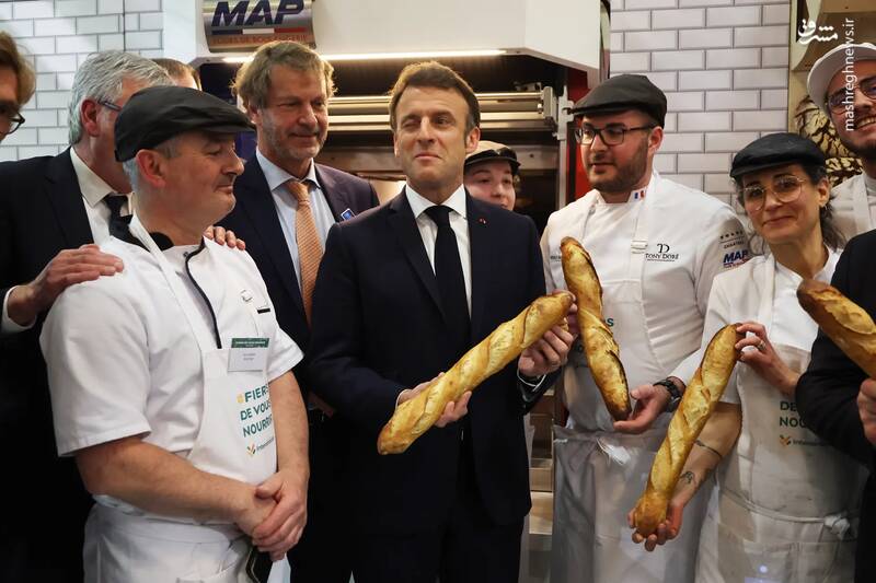 حضور امانوئل مکرون رئیس جمهور فرانسه در یک نانوایی - پاریس