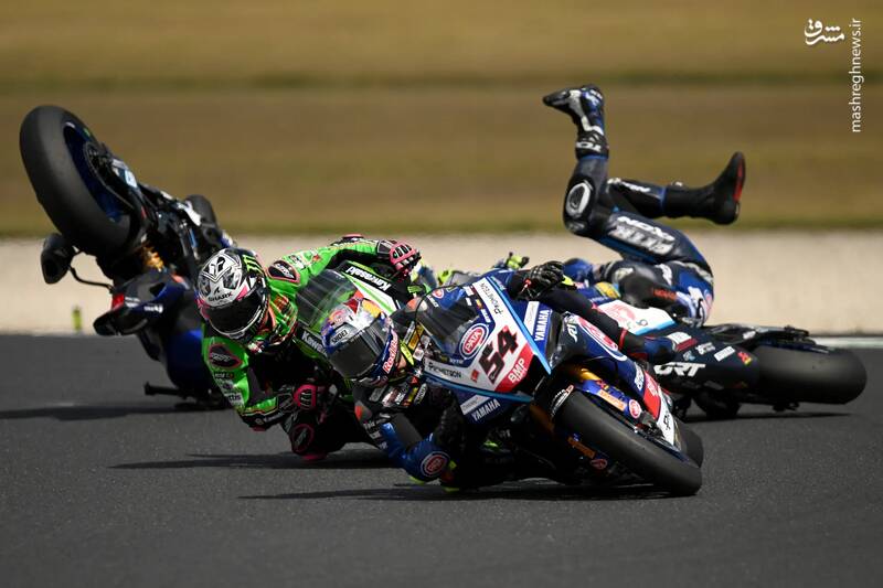 سقوط "رمی گاردنر" استرالیایی از موتور در مسابقات قهرمانی جهان موتورسواری در جزیره فیلیپ - استرالیا