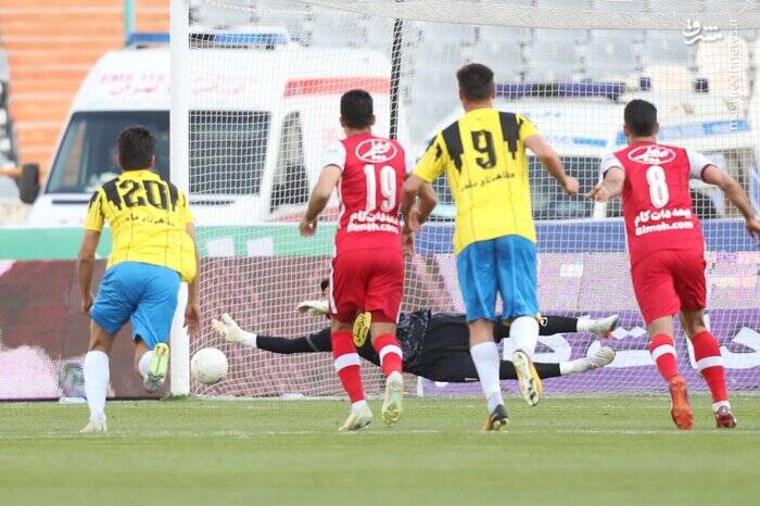 پیروزی پرگل پرسپولیس برابر نفت مسجدسلیمان/ سرخپوشان بیخیال صدر جدول نیستند +فیلم