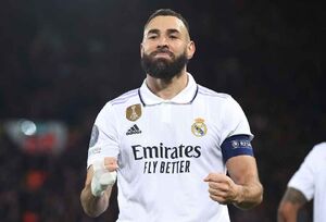 واکنش بنزما به انتخاب مسی: دروغ میگویید!