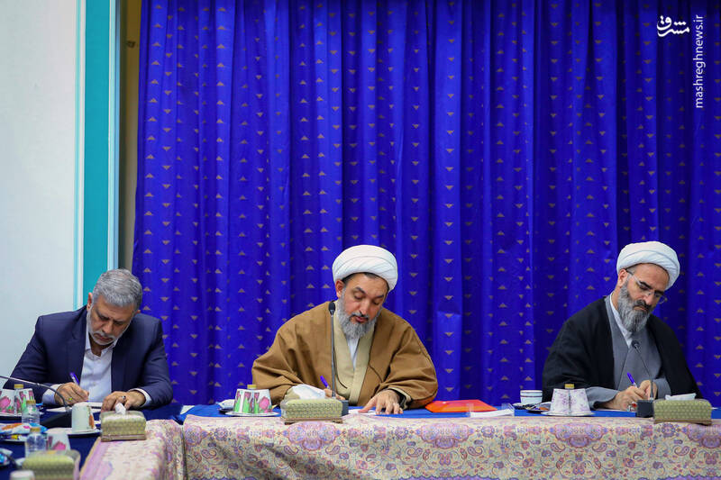 عکس/ نشست رئیسی با نمایندگان ولی فقیه و ائمه جمعه استانها