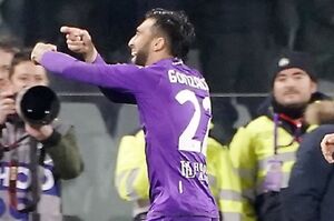 میلان مقابل فیورنتینا زانو زد