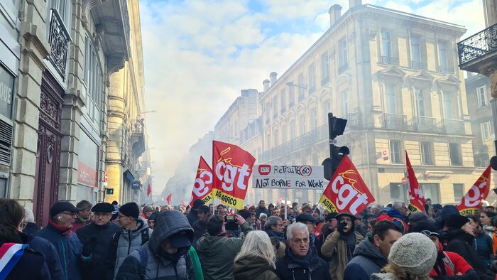 مکرون یا خیابانها؛ چه کسی در فرانسه حُکم خواهد راند؟