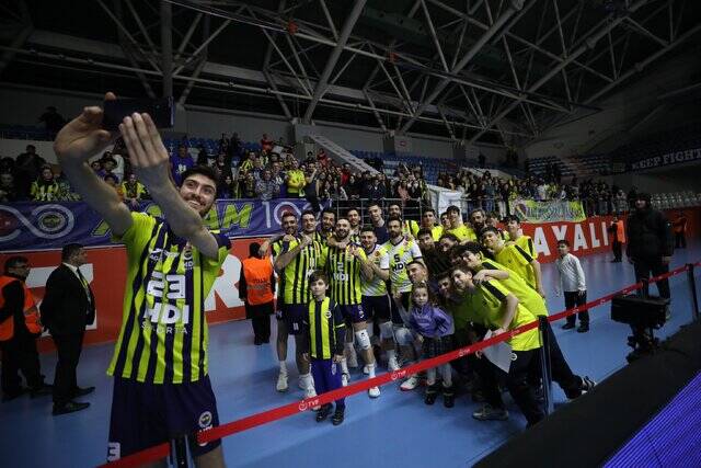 ادای احترام یاران سعید معروف به جانباختگان زلزله ترکیه