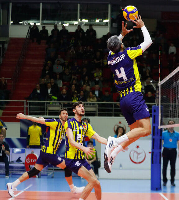 ادای احترام یاران سعید معروف به جانباختگان زلزله ترکیه