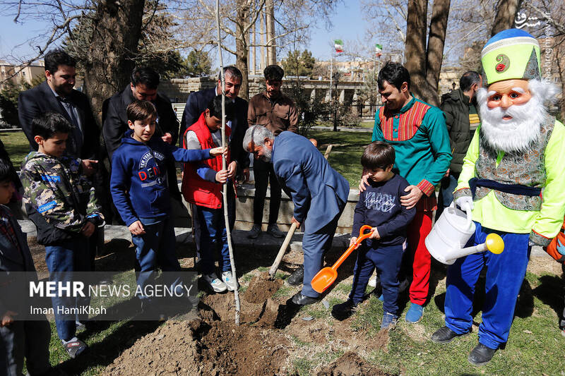 عکس/ مراسم روز درختکاری در همدان