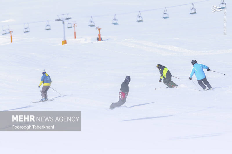 قله توچال درشمال تهران است که بخشی از دامنه‌های رشته کوه البرز به حساب می‌آید. این قله به دلیل قابلیت برف گیری به مکانی برای ورزش و تفریحات زمستانی تبدیل شده است و هر سال در فصل زمستان مورد استقبال بسیاری از کوهنوردان و اسکی بازان قرار می‌گیرد.