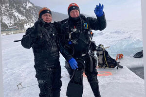 غواصی در قطب شمال با پرچم ایران +عکس یک ایرانی در قطب شمال غواصی کرد