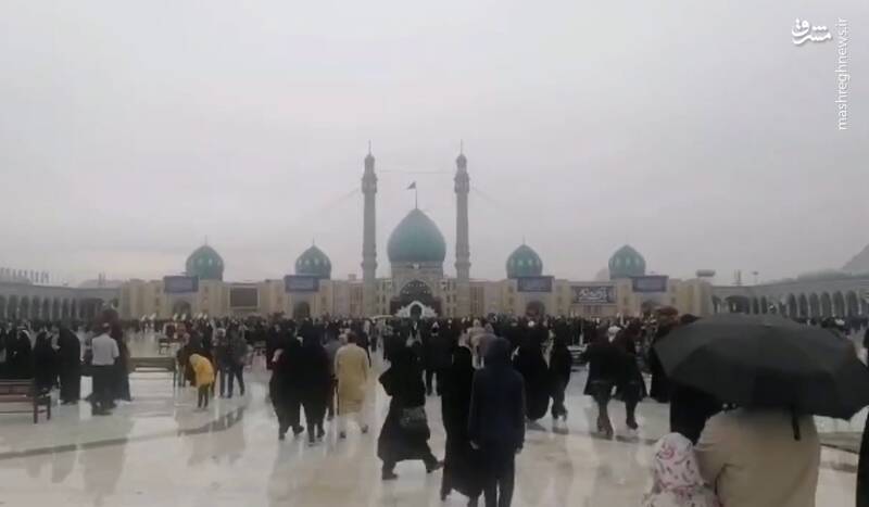 فیلم/ حال و هوای بارانی مسجد جمکران در روز نیمه شعبان