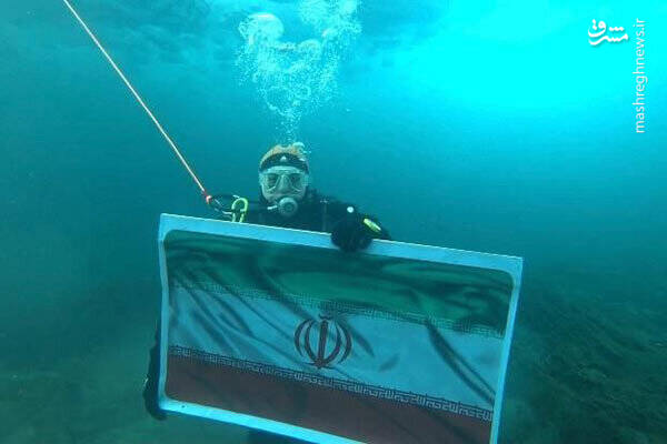 غواصی در قطب شمال با پرچم ایران +عکس