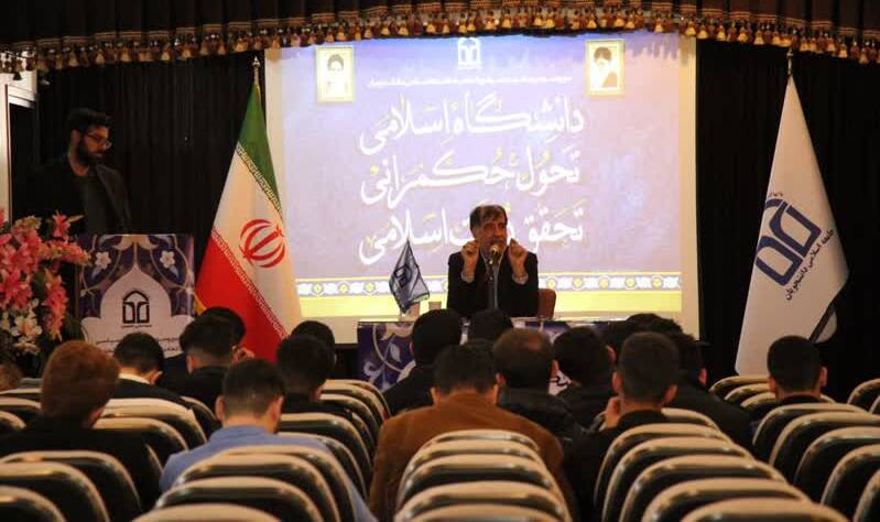 طومار موفقیتهای جمهوری اسلامی بلند بالا است/ لازمه حاکم بودن رای مردم، وجود احزاب قدرتمند است