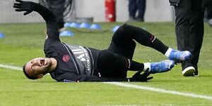 انتقال قرن فوتبال نصف و نیمه از آب درآمد! + عکس