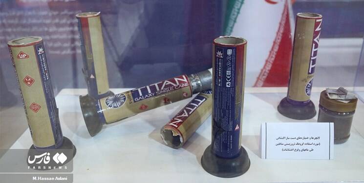 نمایش تجهیزات استفاده شده توسط اغتشاشگران در نمایشگاه «روایت میدان» / سرویسهای اطلاعاتی بیگانه چگونه جاسوس جذب میکنند؟