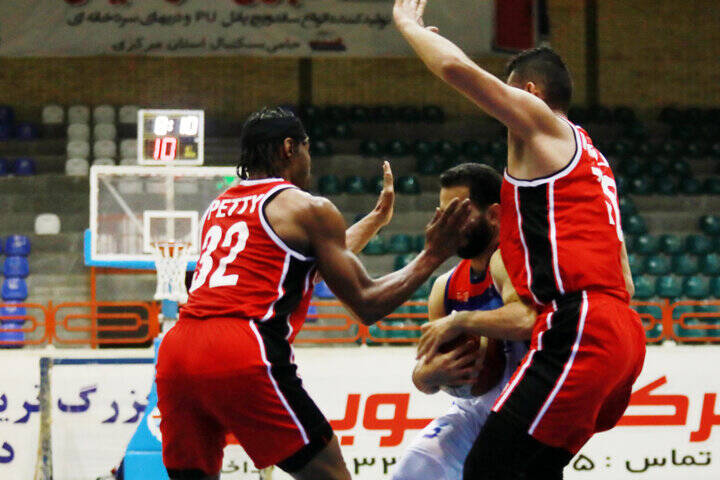 برخورد با متخلفان یا جلوگیری از ورود هواداران/ صورت مساله را پاک نکنیم