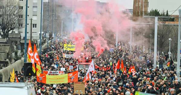 تظاهرات گسترده در شهرهای فرانسه در اعتراض به طرح جنجالی ماکرون+فیلم