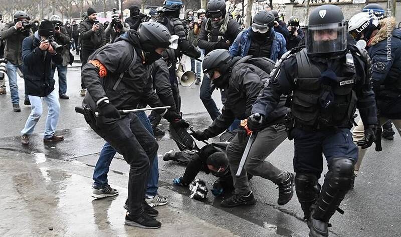 فیلم/ برخورد حقوق بشری از نوع مکرون با معترضان