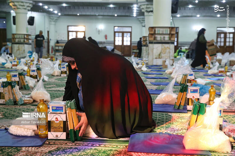 عکس/ توزیع ۱۰۰۰ بسته کمک معیشتی