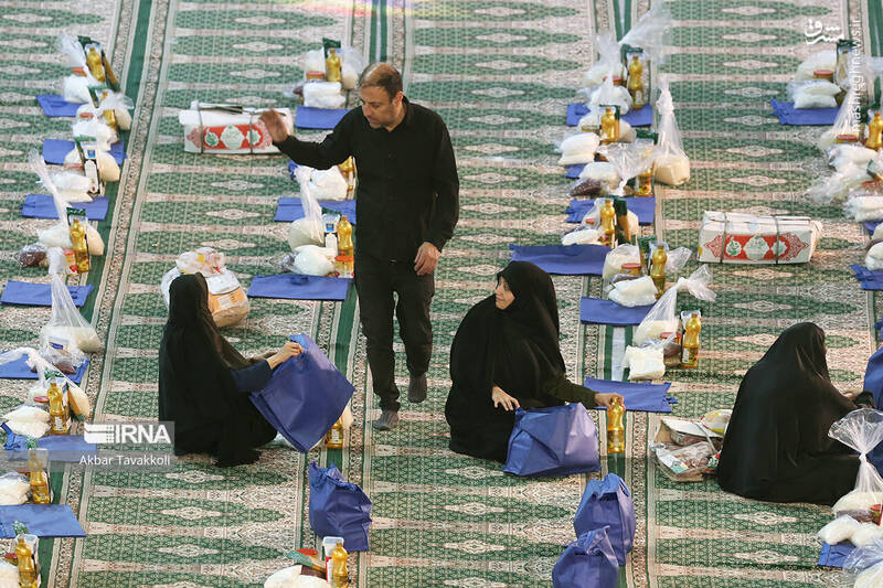 عکس/ توزیع ۱۰۰۰ بسته کمک معیشتی