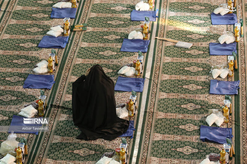 عکس/ توزیع ۱۰۰۰ بسته کمک معیشتی