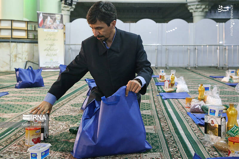 عکس/ توزیع ۱۰۰۰ بسته کمک معیشتی