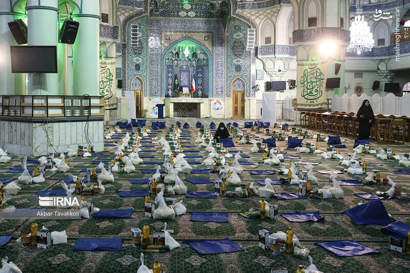 عکس/ توزیع ۱۰۰۰ بسته کمک معیشتی