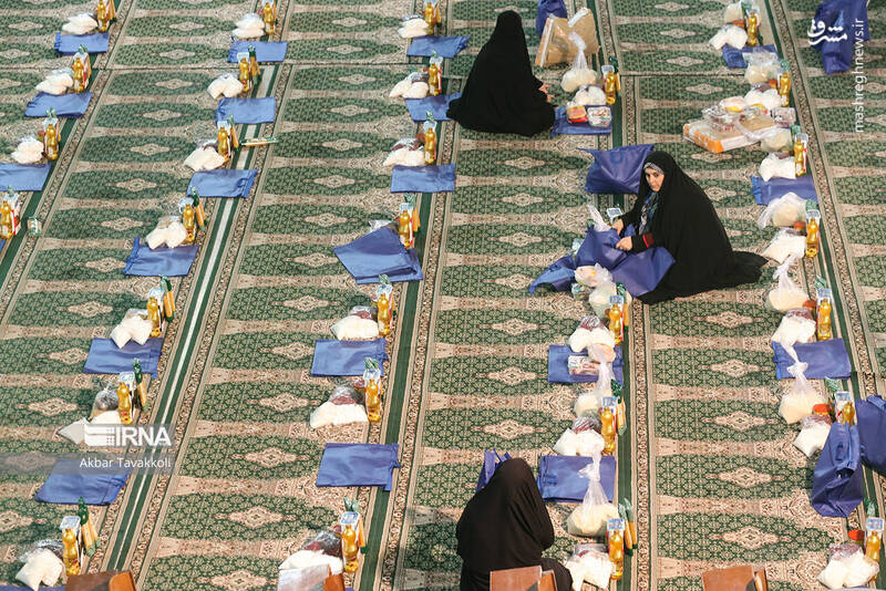 عکس/ توزیع ۱۰۰۰ بسته کمک معیشتی