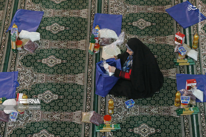 عکس/ توزیع ۱۰۰۰ بسته کمک معیشتی