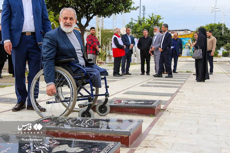 عکس/ تجلیل از مقام شامخ شهیدان در ساری