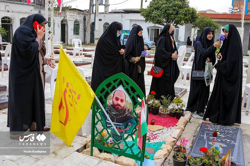 عکس/ تجلیل از مقام شامخ شهیدان در ساری