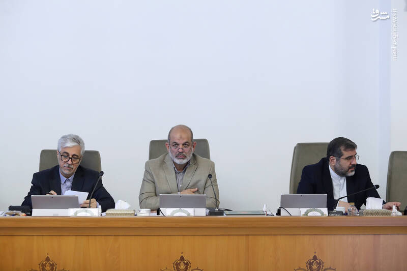 وزیر ورزش کار خود را از سر گرفت +عکس