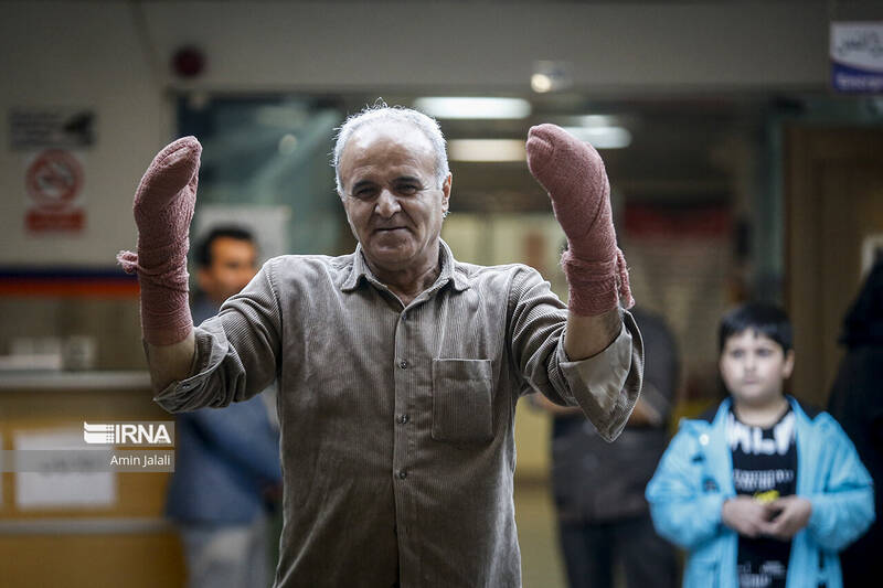 یک لحظه شادی، یک عمر حسرت و پشیمانی/ ۱۷ فوتی و ۱۸۶۰ مصدوم در حوادث چهارشنبهسوری امسال/۱۲۶ مورد قطع عضو، ۵۴۶ مورد آسیب به چشم، ۳۲۹ مورد سوختگی/ کشف و خنثی سازی ۲ بسته انفجاری در تهران +عکس و فیلم