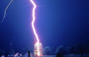 صاعقه جان یک نوجوان ایلامی را گرفت صاعقه جان یک نوجوان ایلامی را گرفت