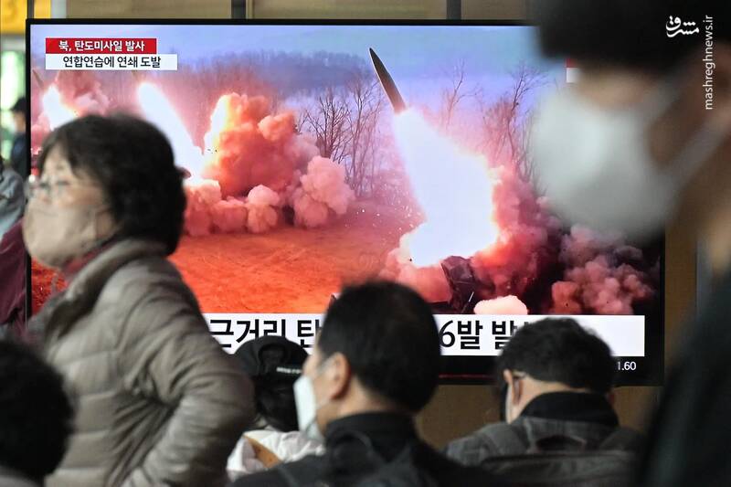 پخش زنده یک آزمایش موشکی از یک تلویزیون در راه آهن سئول _ کره جنوبی
