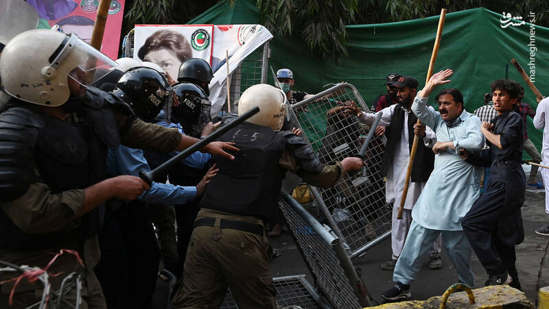 در پی حکم دستگیری عمران خان نخست‌وزیر سابق پاکستان درگیری بین هواداران وی و نیروهای امنیتی در لاهور بالا گرفت.