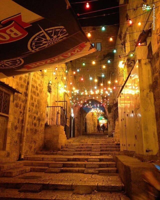 اهالی فلسطین در آستانه ماه مبارک رمضان با آذین بندی و چراغانی کوچه و خیابان‌های قدس به استقبال این ماه پر برکت رفتند.