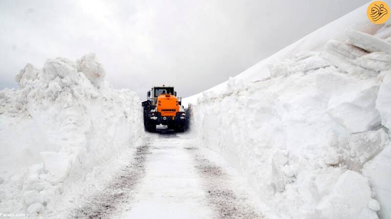 عکس/ بازگشایی جادههای پوشیده از برف در شهر موش