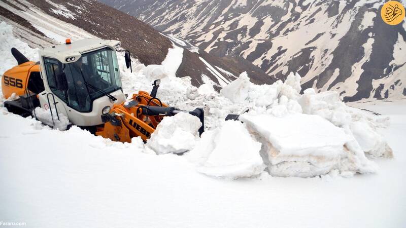 عکس/ بازگشایی جادههای پوشیده از برف در شهر موش