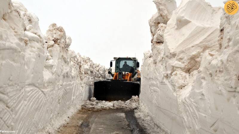 عکس/ بازگشایی جادههای پوشیده از برف در شهر موش