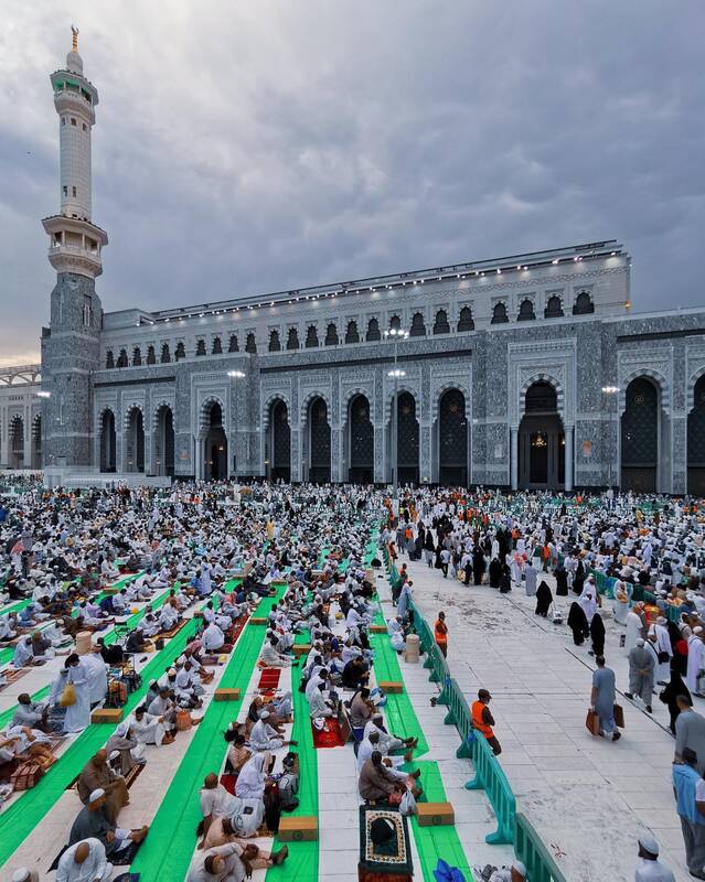 حضور هزاران زائر در مسجدالحرام در روزهای پایانی ماه شعبان+فیلم