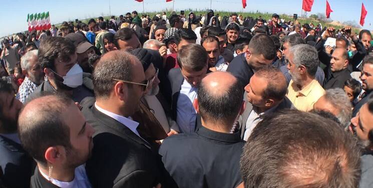 دیدار صمیمی رئیس جمهور با زائران راهیان نور +عکس