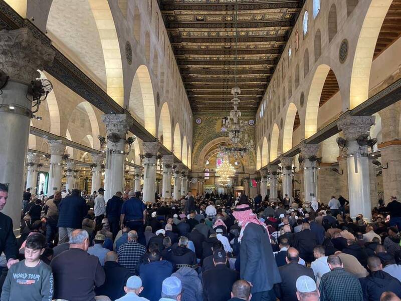 حضور باشکوه صد هزار فلسطینی در نخستین نمازجمعه ماه رمضان در مسجدالاقصی +تصاویر