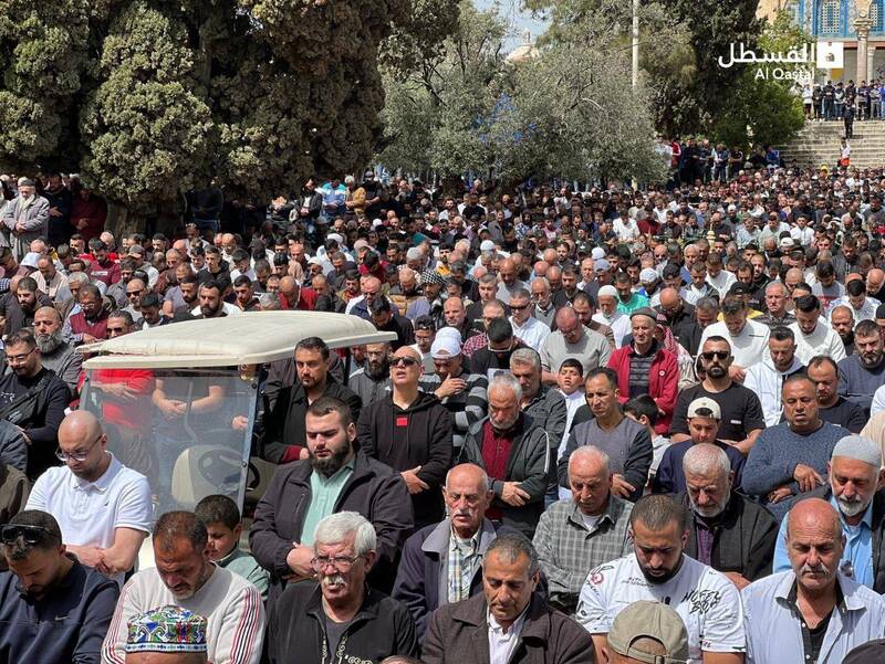 حضور باشکوه صد هزار فلسطینی در نخستین نمازجمعه ماه رمضان در مسجدالاقصی +تصاویر