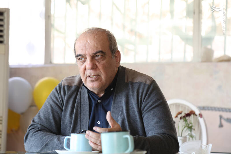 من، عباس عبدی یک برانداز نیستم/ با هر مدل از رادیکالیسم سیاسی مخالف هستم/ هیچگاه تئورسین جناح چپ نبودم/ با دهه هشتادیها ارتباطی ندارم/ اصلاحطلبان حرفهای نسل جدید را متوجه نمیشوند/ مسئله من عبور از مشکلات کشور است/ در خیابانی اعتراض میکنم که بدانم چه کسی در صف اول ایستاده است
