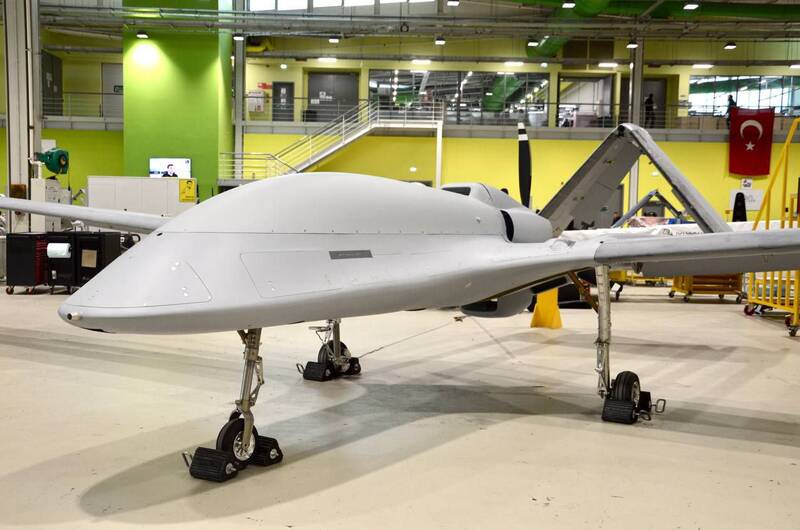 ترکیه از نسل سوم پهپادهای بیرقدار رونمایی کرد+ عکس