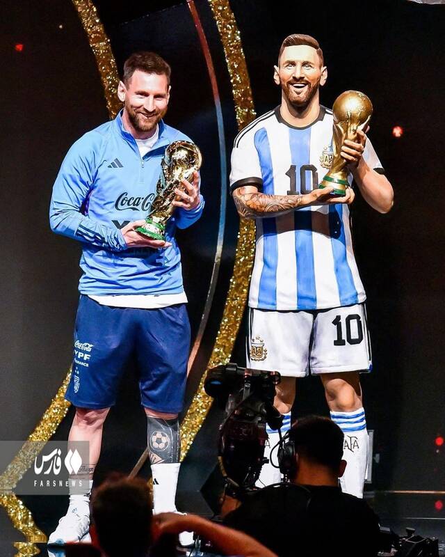 مسیِ جادوگر در کنار مارادونا و پله ایستاد + عکس و فیلم