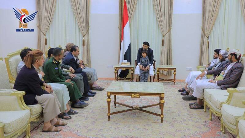 انصارالله یمن و دلجویی از پسری که از ماموران شهرداری کتک خورد +فیلم