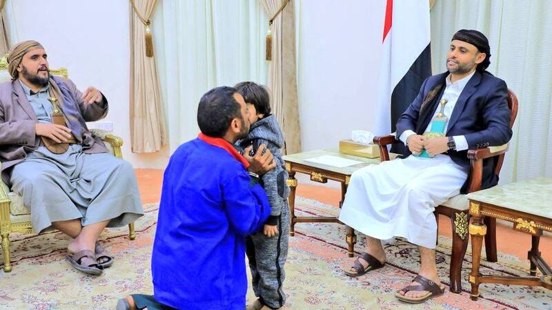 انصارالله یمن و دلجویی از پسری که از ماموران شهرداری کتک خورد +فیلم