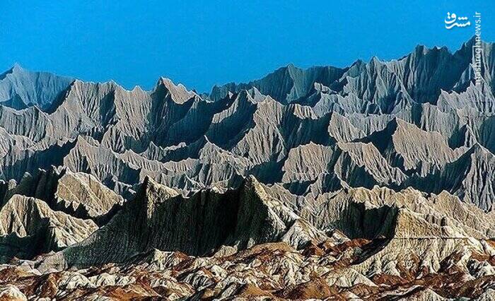 آشنایی با تالاب صورتی و گورستان جن +تصاویر