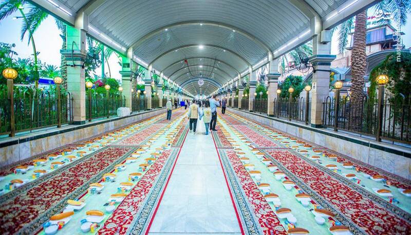 عکس/ سفره پر برکت افطار در بین الحرمین